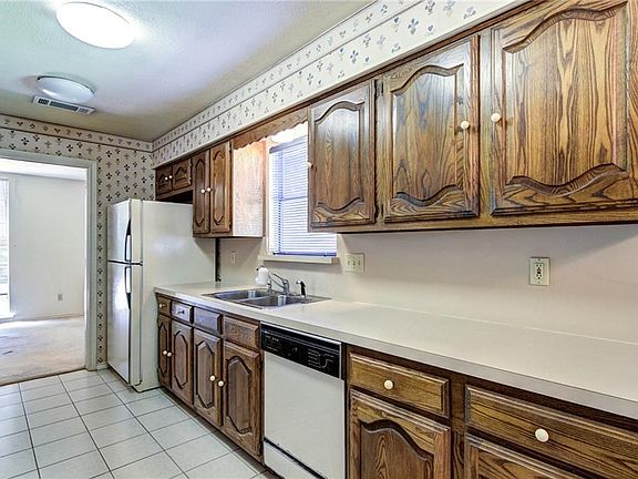4th image of 4521 Boston Dr