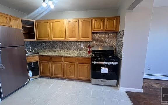 5th image of 1780 Dean St #2