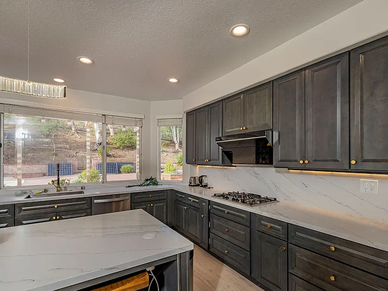 24123 Benfield Pl — Photo 8