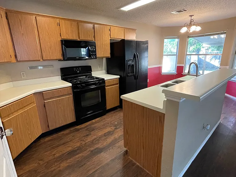 1904 Hollow Ridge Dr — Photo 9
