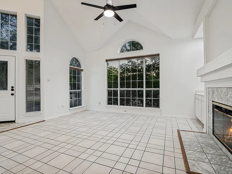 1333 Maywood Ct — Photo 6