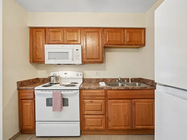 Creek Club Apartments — Photo 26