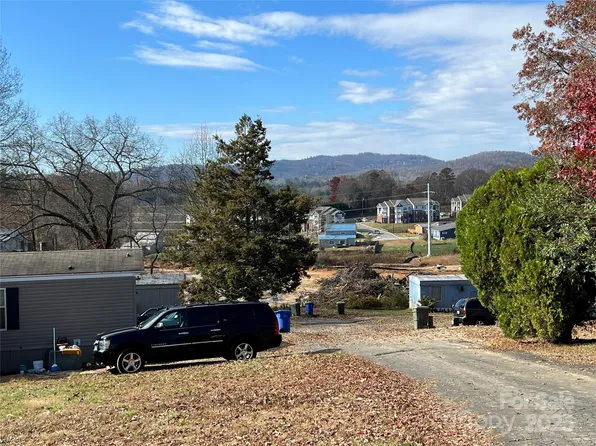 707 Duncan Hill Rd, Hendersonville, NC 28792