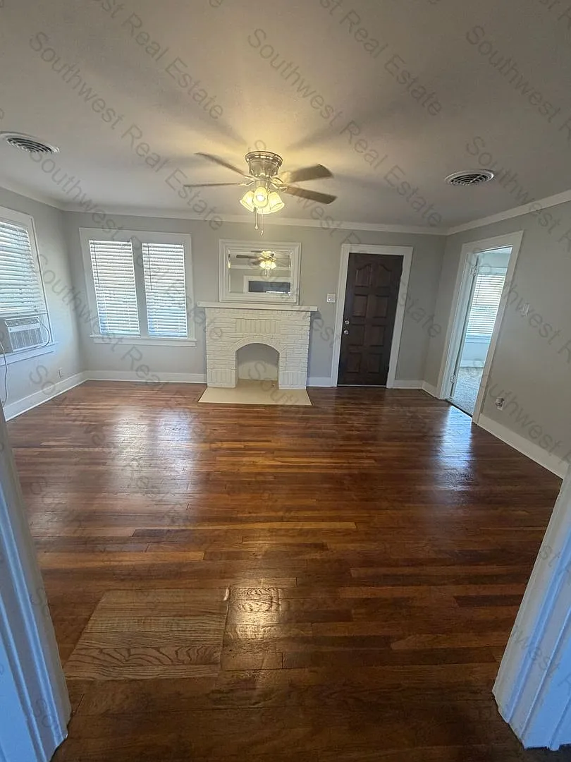Charming historic 2 bedroom 1 bathroom house — Photo 3