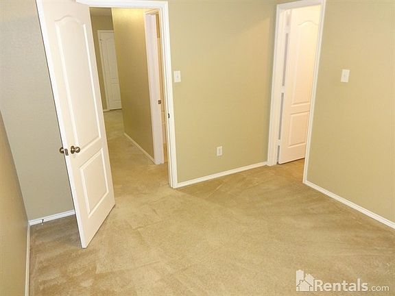 5th image of 221 Silver Spur Dr