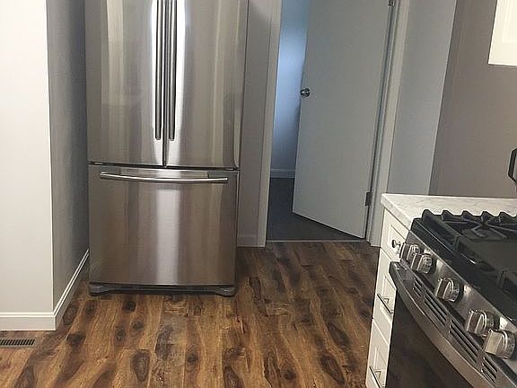 4th image of 1008 Oswego St