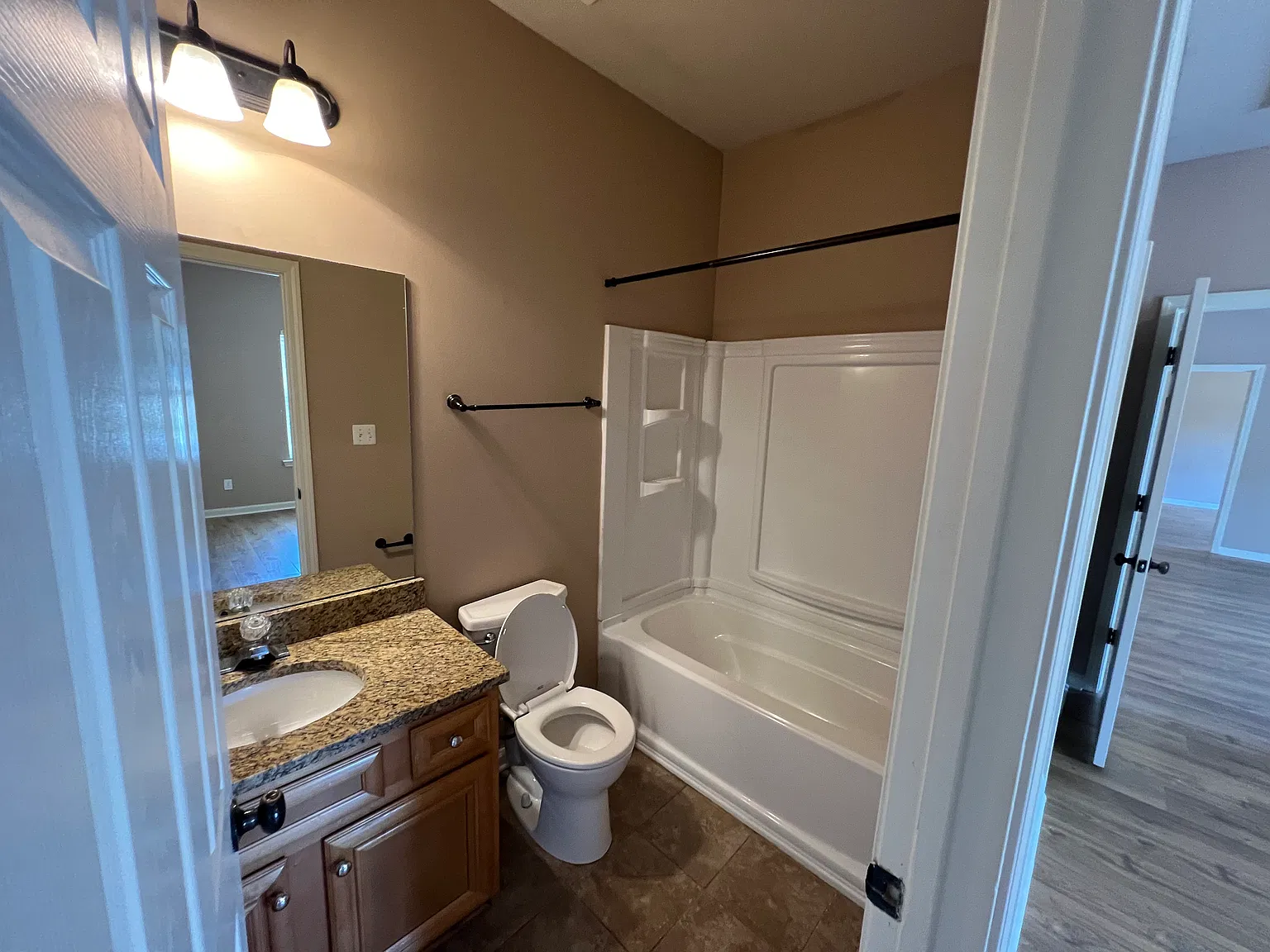 4 bed, 4.5 bath, 1700 sqft, $3,200 — Photo 4