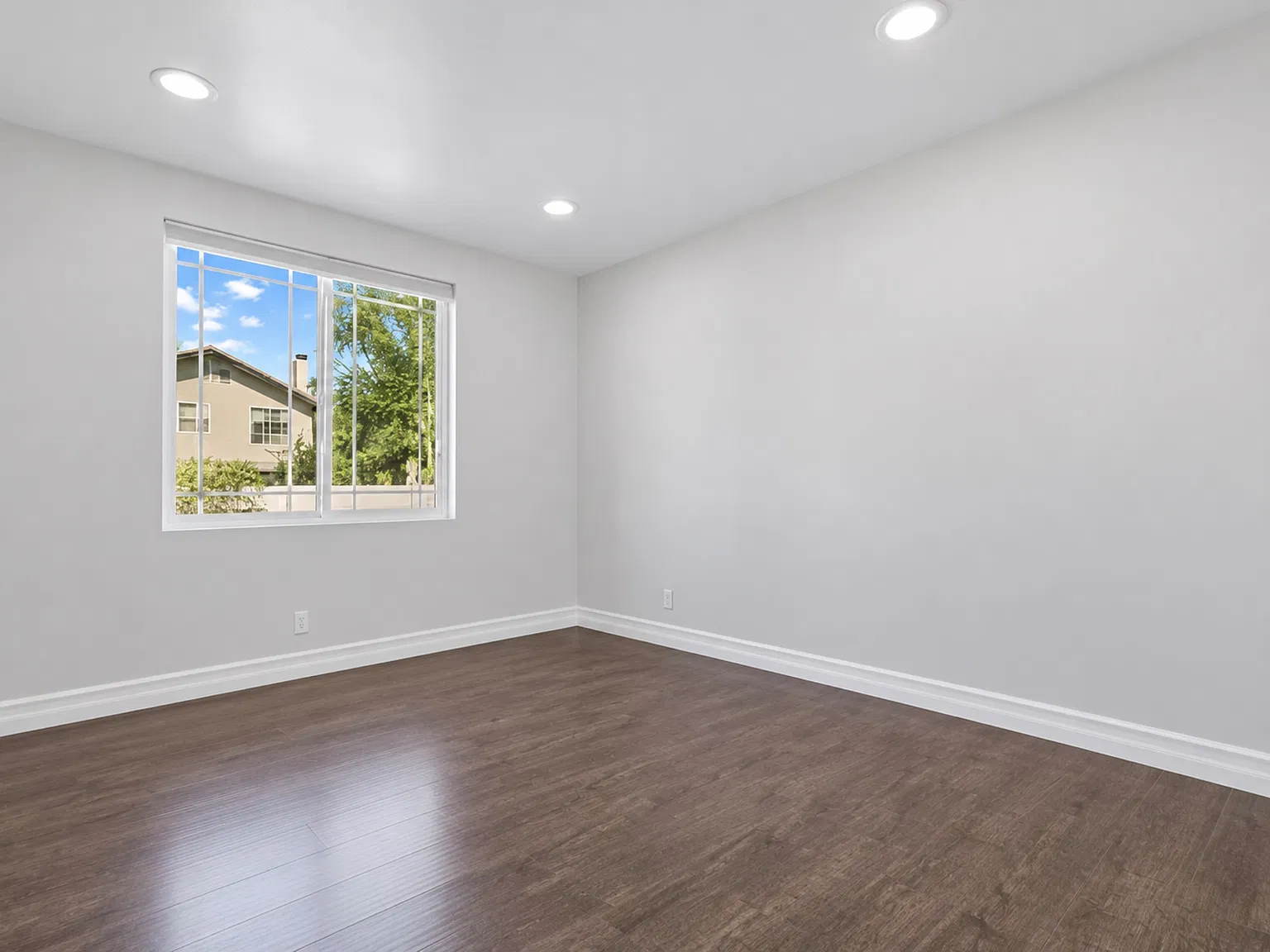 3 bed, 2.5 bath, 1927 sqft, $900 — Photo 3