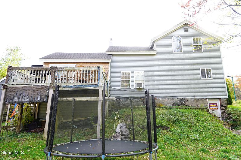 3rd image of 552 Mountain Avenue