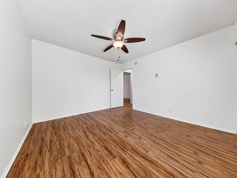 20317 Saticoy St — Photo 30
