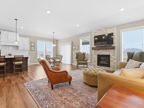 4th image of 109 SE Riley St