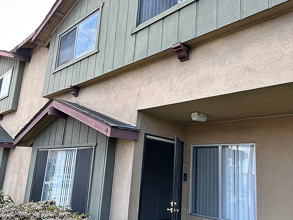 3rd image of 4 Scottsdale Dr
