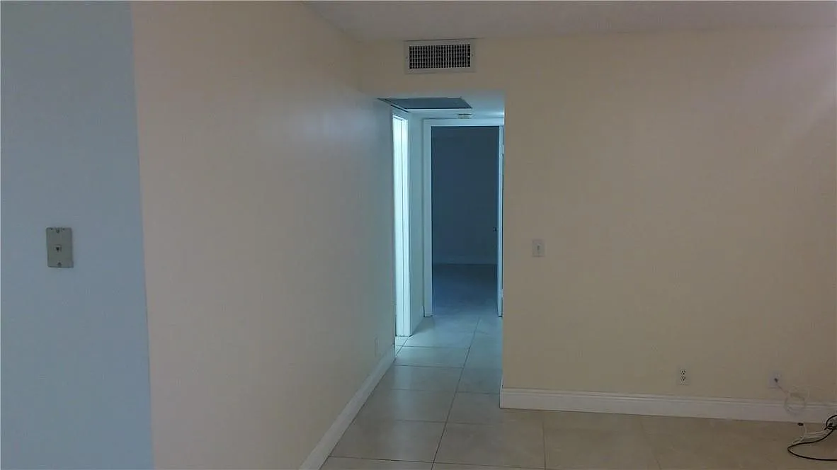 2 bed, 1.5 bath, 953 sqft, $1,800 — Photo 3