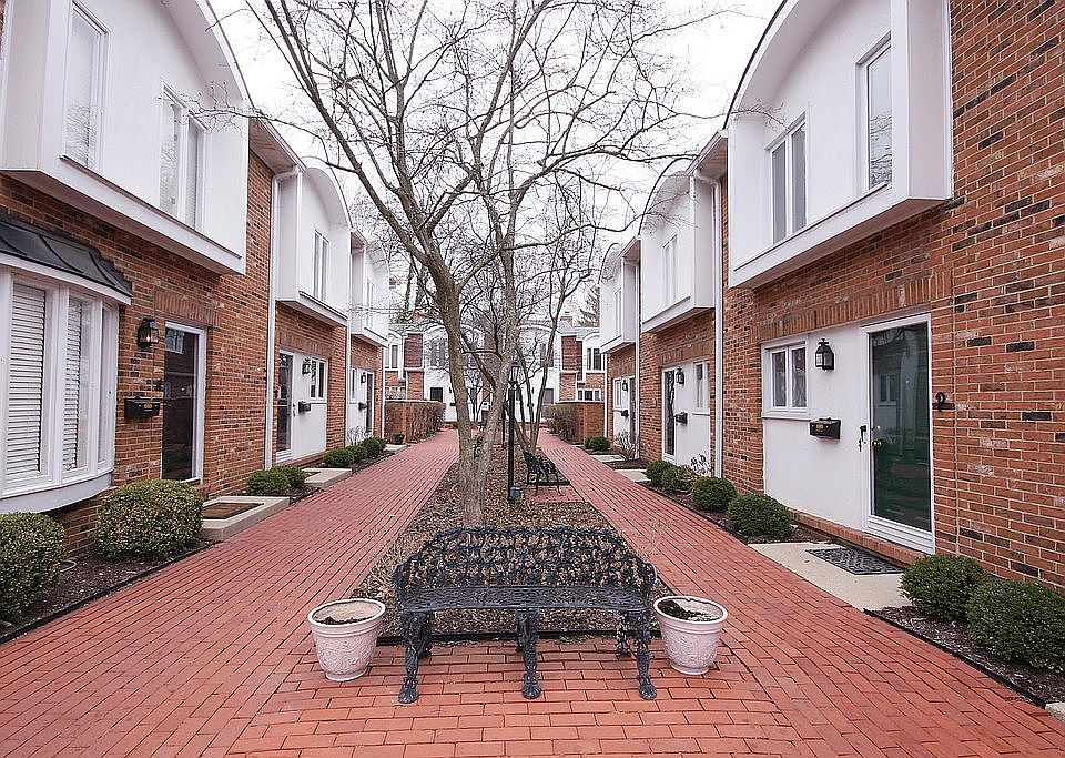 1st image of 108 E Dublin Granville Rd #10