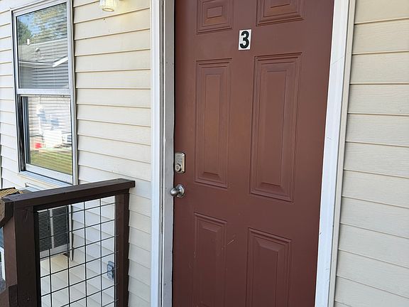 4th image of 3953 Kent St #3