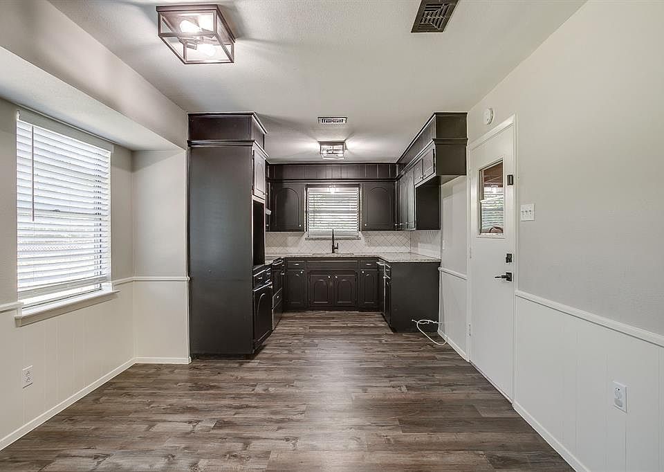 1st image of 317 NW Suzanne Ter #317