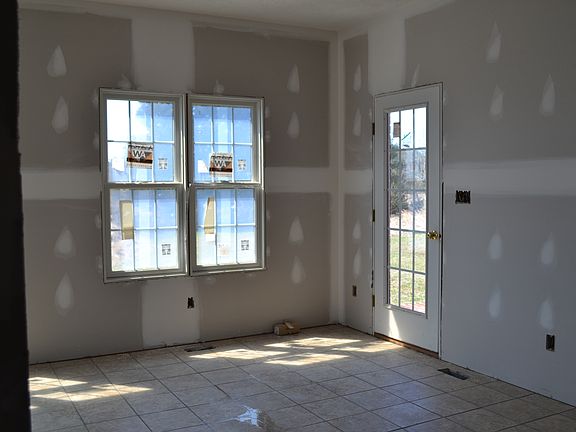 5th image of 4817 Chillie Ln