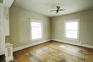 4th image of 866 Michigan Ave W
