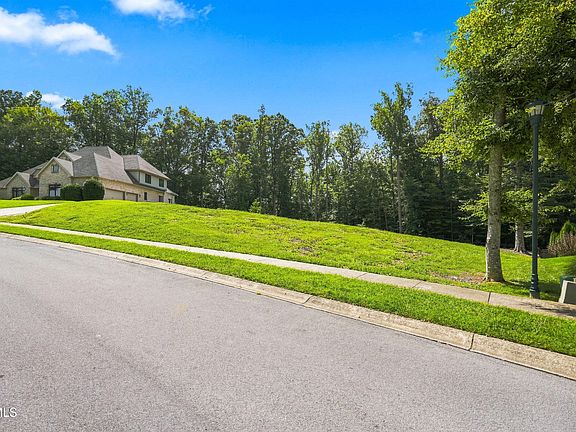 3rd image of 212 Highland Ridge Ter