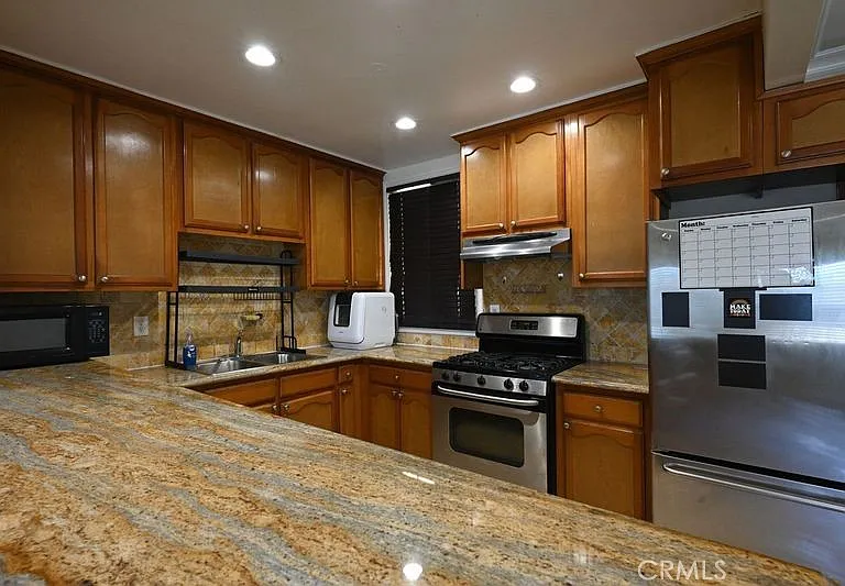 6437 Enfield Ave — Photo 12
