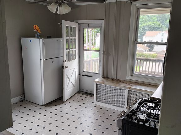 3rd image of 1013 Bedford St #1013