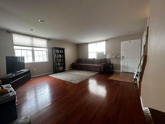 5th image of 378 Douglasfir Dr