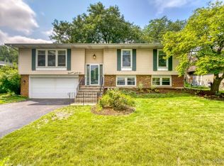 1461 Brunette Dr, Downers Grove, IL 60516