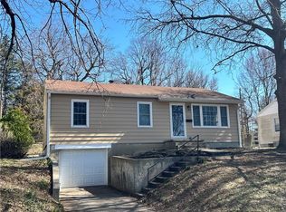 507 E Meadow Ln, Saint Joseph, MO 64501