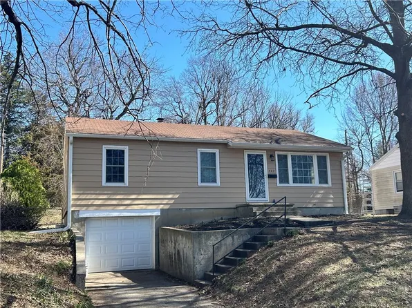 507 E Meadow Ln, Saint Joseph, MO 64501