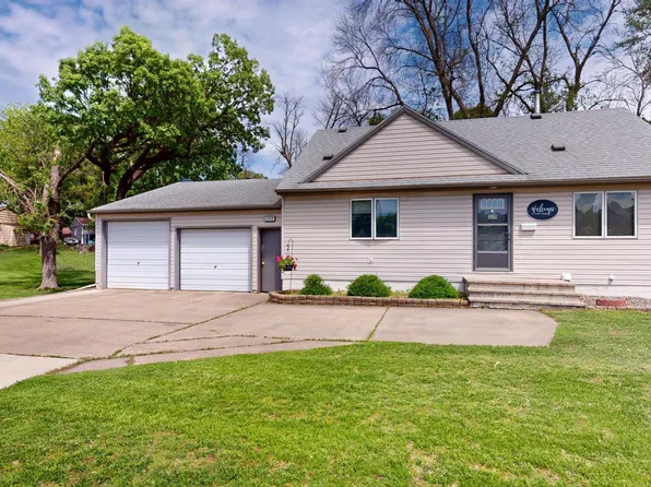 1112 Bridge Ave, Albert Lea, MN 56007