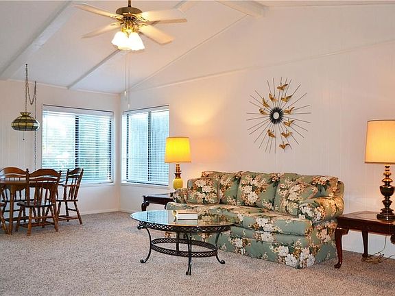 3rd image of 3129 Peachtree Ln