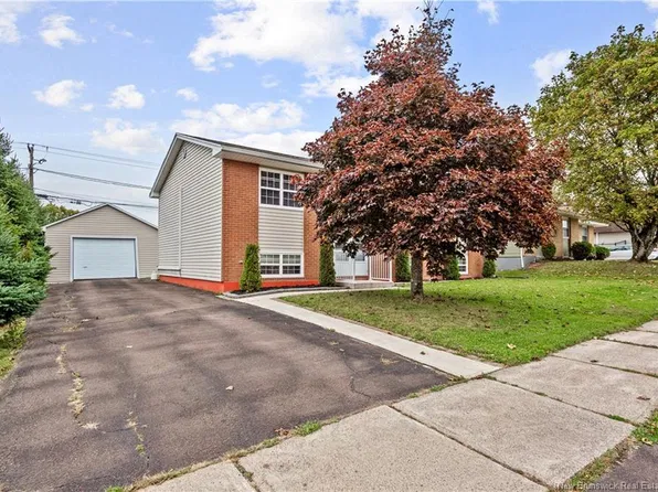203 McSweeney Ave, Moncton, NB E1C 7E3