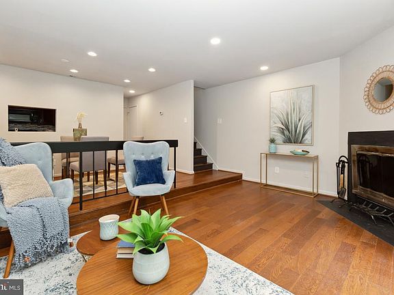 2nd image of 3047 Hawthorne Dr NE #3047