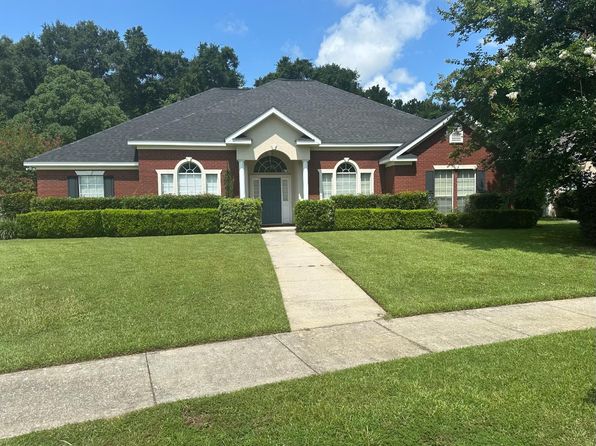1836 Augusta Dr W