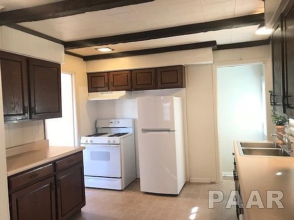 2nd image of 1001 W Florence Ave