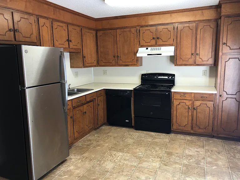 107 Hillcrest Dr — Photo 3