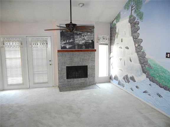 3rd image of 2610 Encina Dr