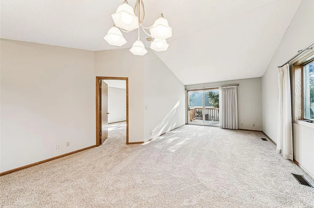 2 bed, 1144 sqft, $2,200 — Photo 2