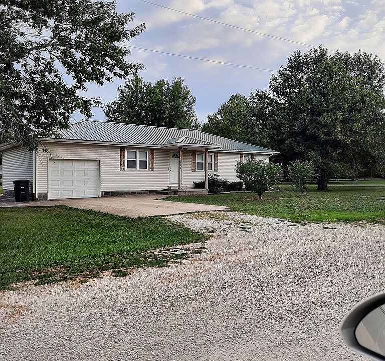 1st image of 207 W Walker Ave