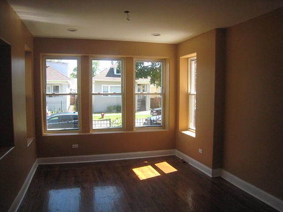 4th image of 4830 W Wrightwood Ave