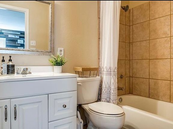 2nd image of 4503 Marian Ln