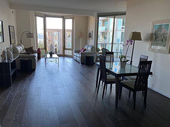 3rd image of 88 King St Unit 718