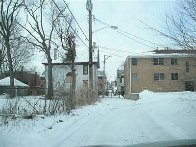 3rd image of 322 Superior Ave