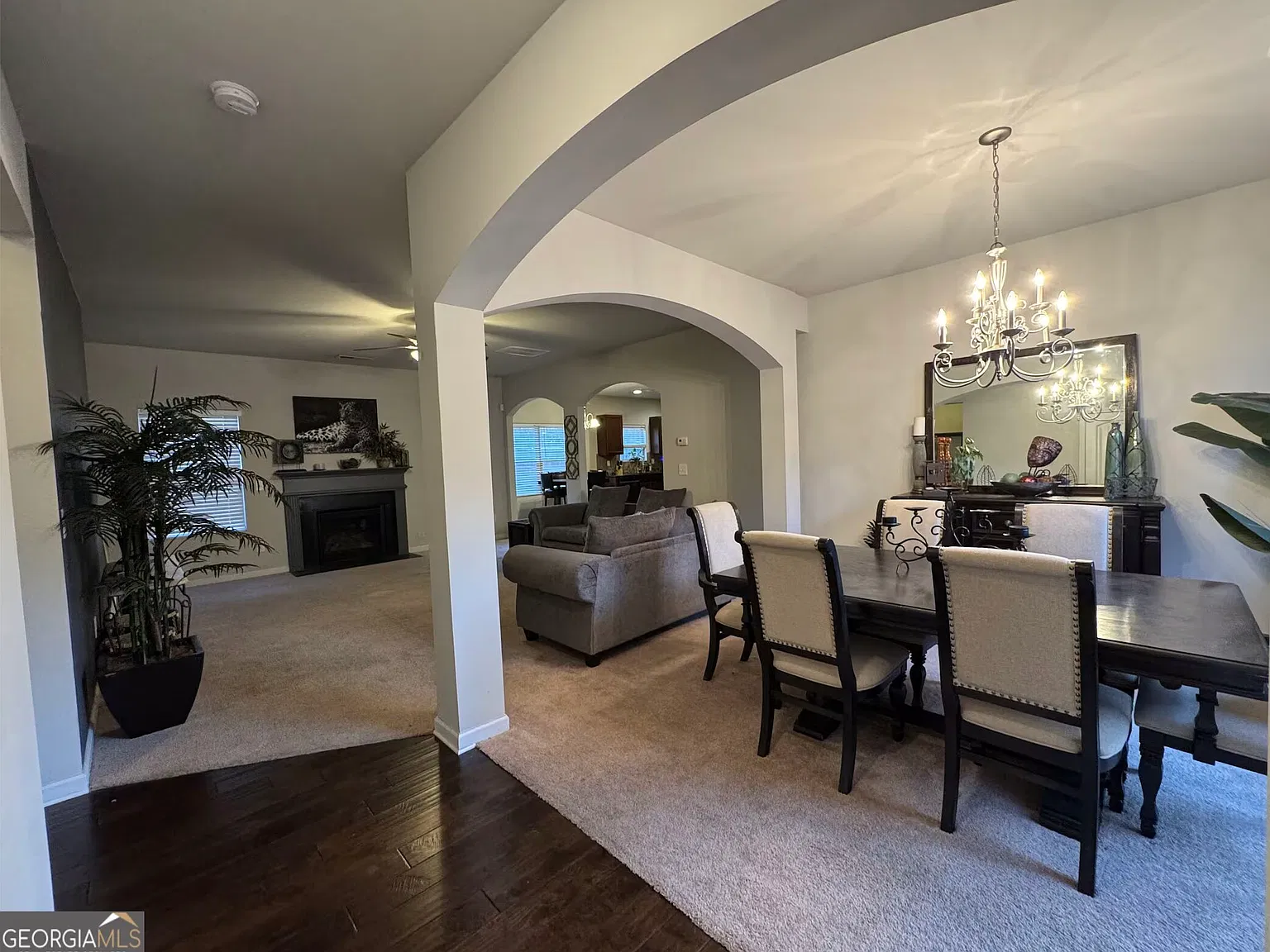 4 bed, 2.5 bath, 4550 sqft, $2,350 — Photo 3