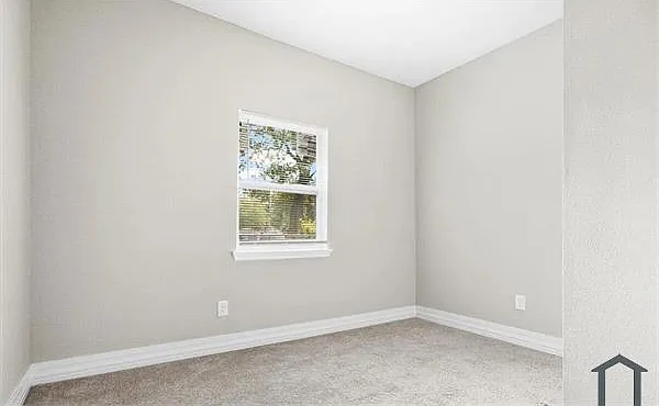 1045 E 24th St — Photo 30
