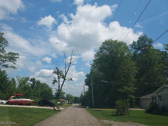 3rd image of Lawnview Ave