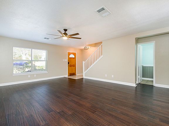 4th image of 15834 Walnut Creek Dr