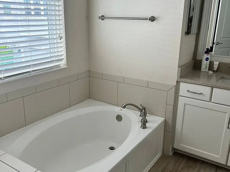 115 N Arrawana Ave #7 — Photo 14