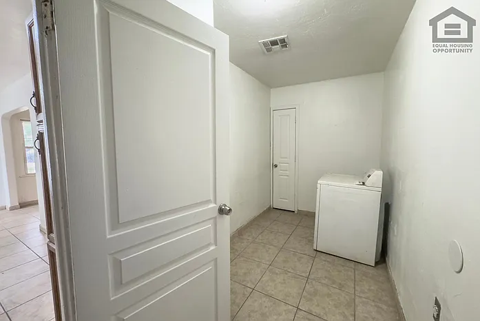 2517 E Culver St — Photo 17