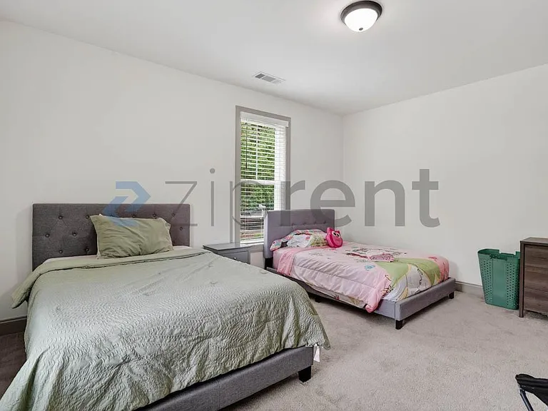 1934 Elizabeth St — Photo 19